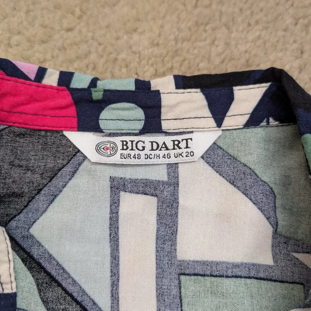 Geometric Patterned Button-Up Shirt - Picture 5 of 9